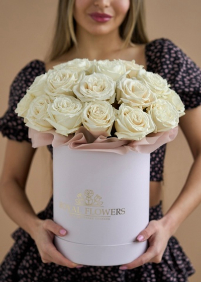 Композиция в шляпном боксе из 25 эквадорских роз