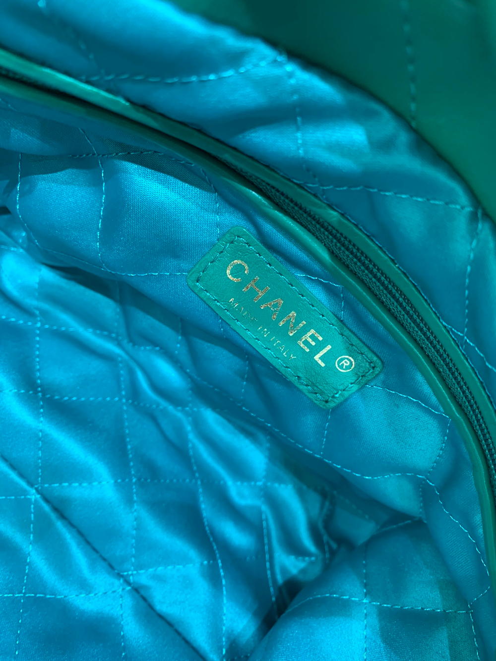 Chanel 22 Small Handbag 42 cm