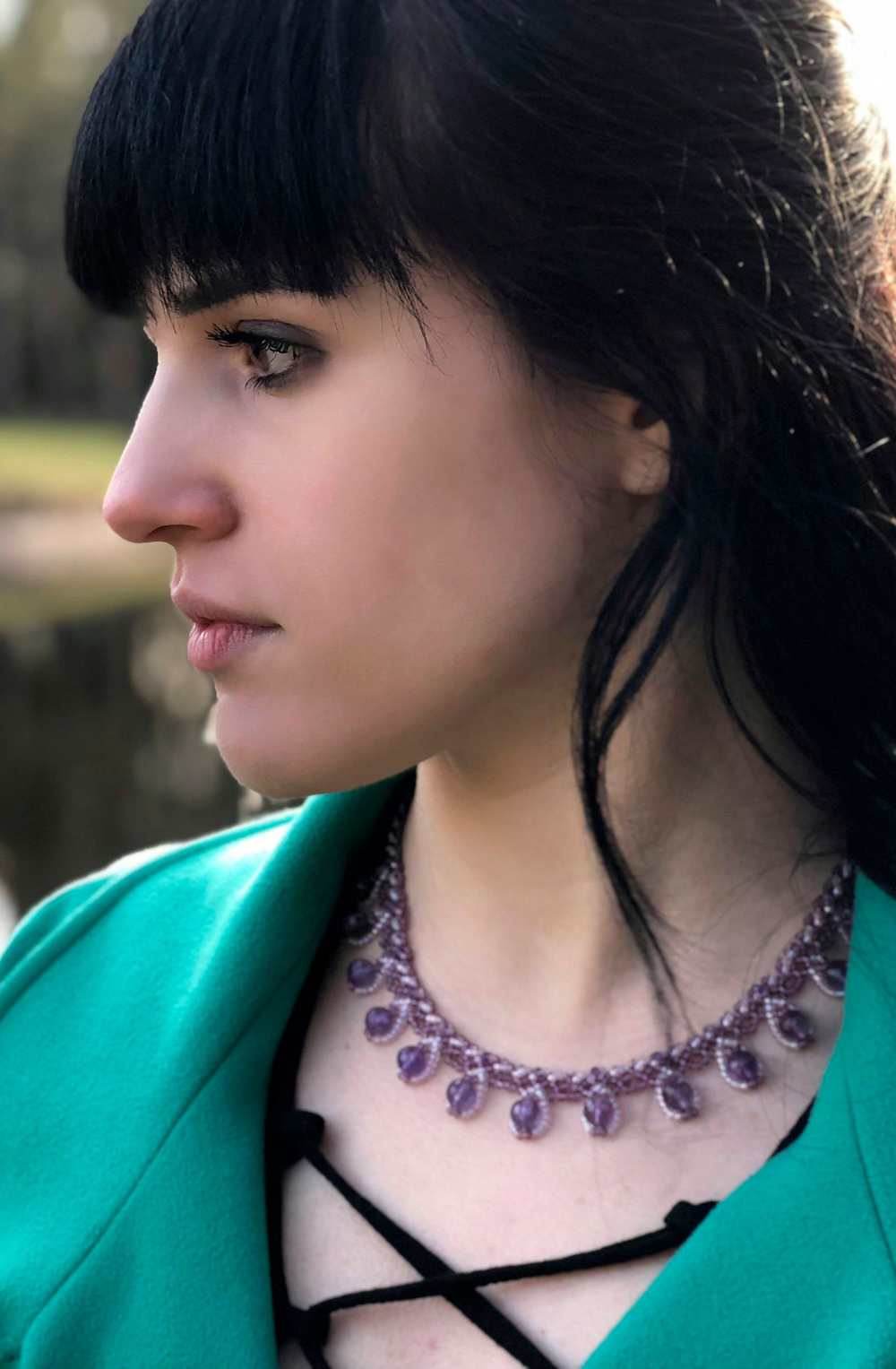 Колье "Черепица" ручной работы из бисера и камня Аметист