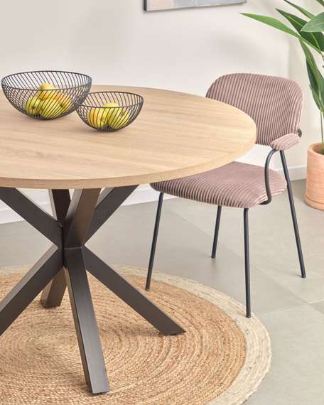 Стол Arya 120 см с отделкой из меламина натурального цвета на черных ножках | La Forma | Испания