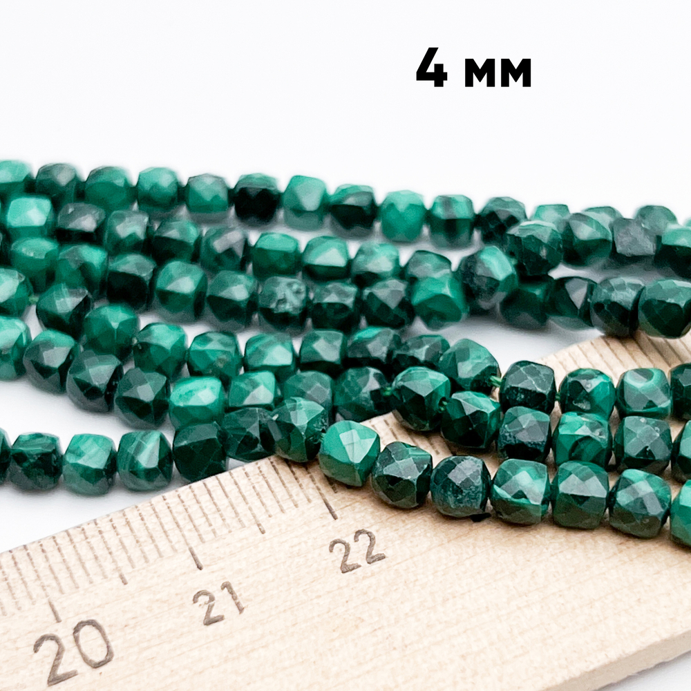 Малахит бусины, куб с огранкой, размер около 3,8-4 мм, цена за 23-24 шт (1/4 нити)