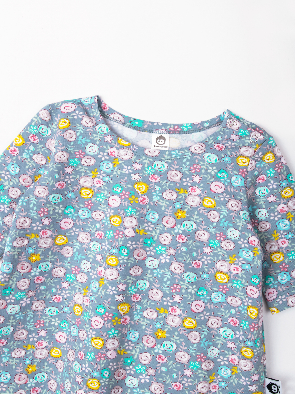 Платье с воланом "Розы на сером"