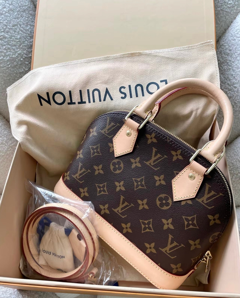 Сумка LOUIS VUITTON Alma BB, M53152
