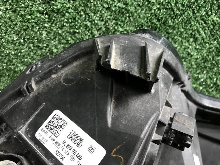 Битая Фара правая Cadillac Escalade 4 (14-20) LED