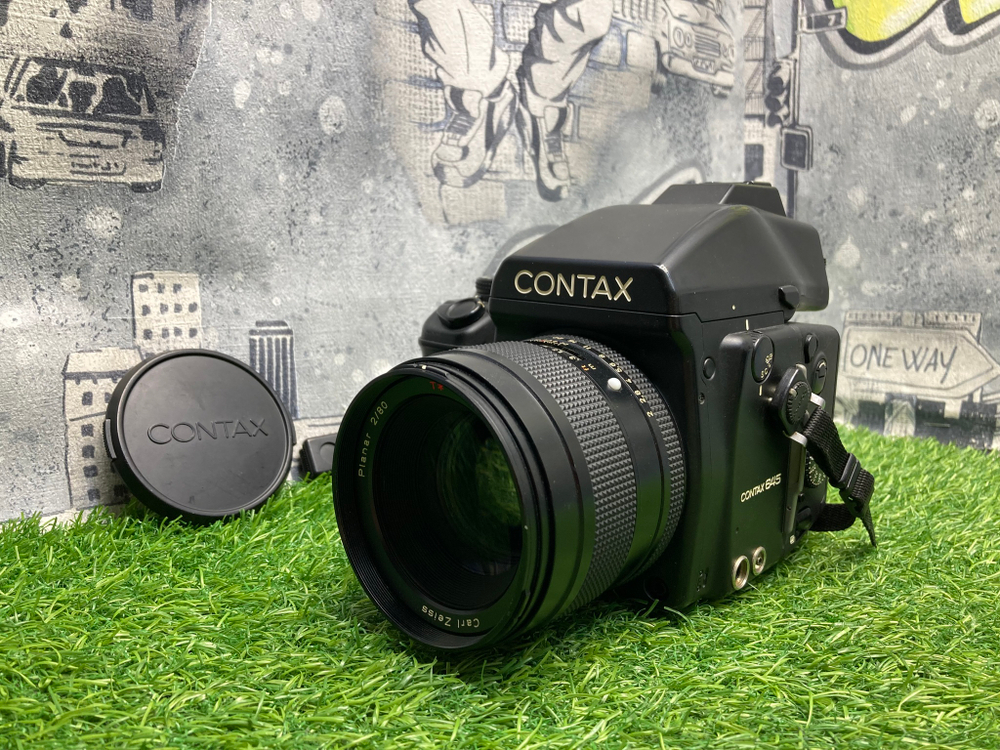 Contax 645 + Carl Zeiss Planar 2/80mm C645