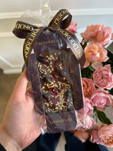 Молочный шоколад ручной работы с вишней и смородиной