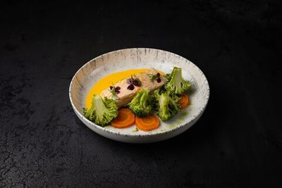 Филе семги на пару в сырно-сливочном соусе