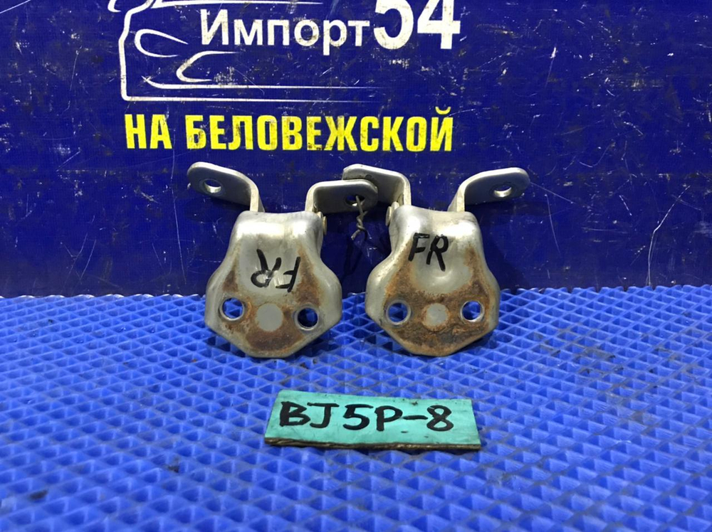 Петля двери передней правой MAZDA FAMILIA 2003