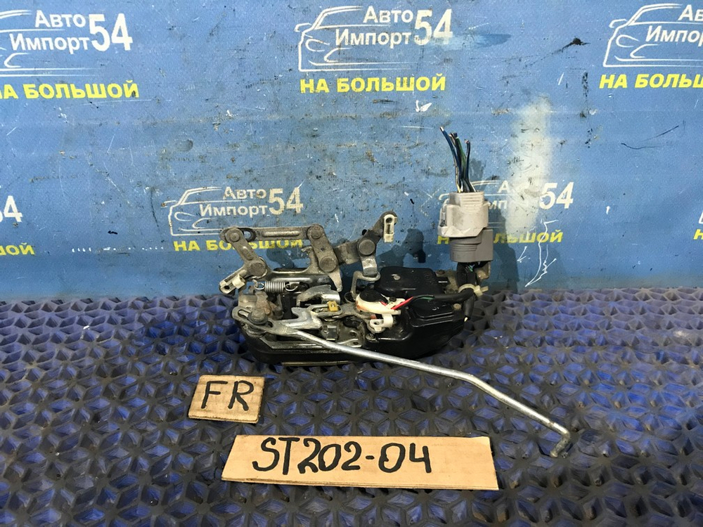 Замок двери передней правой TOYOTA CARINA ED 1994