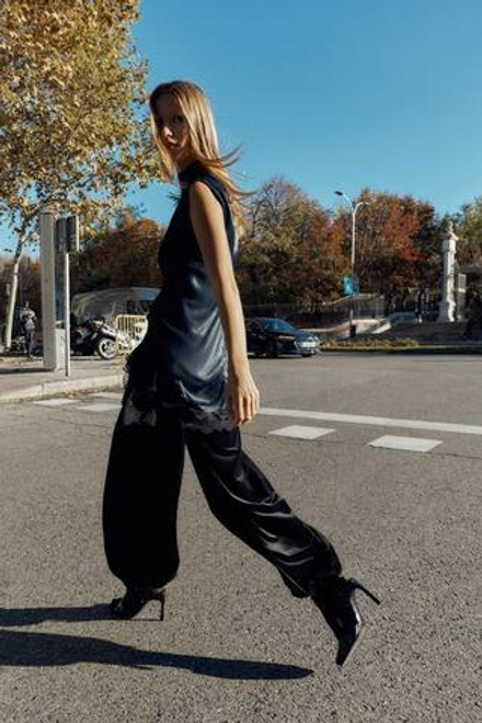 ZARA АТЛАСНОЕ МИНИ-ПЛАТЬЕ С КОНТРАСТНЫМ КРУЖЕВОМ, МОРСКОЙ СИНИЙ