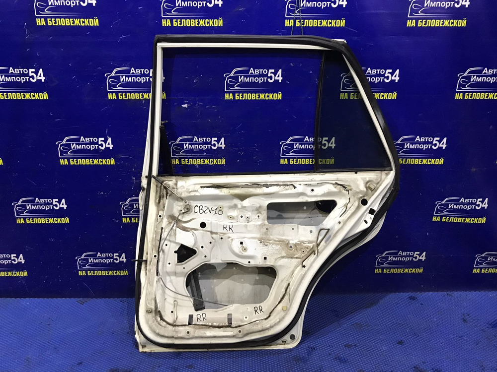 Дверь задняя правая MITSUBISHI LIBERO 1999