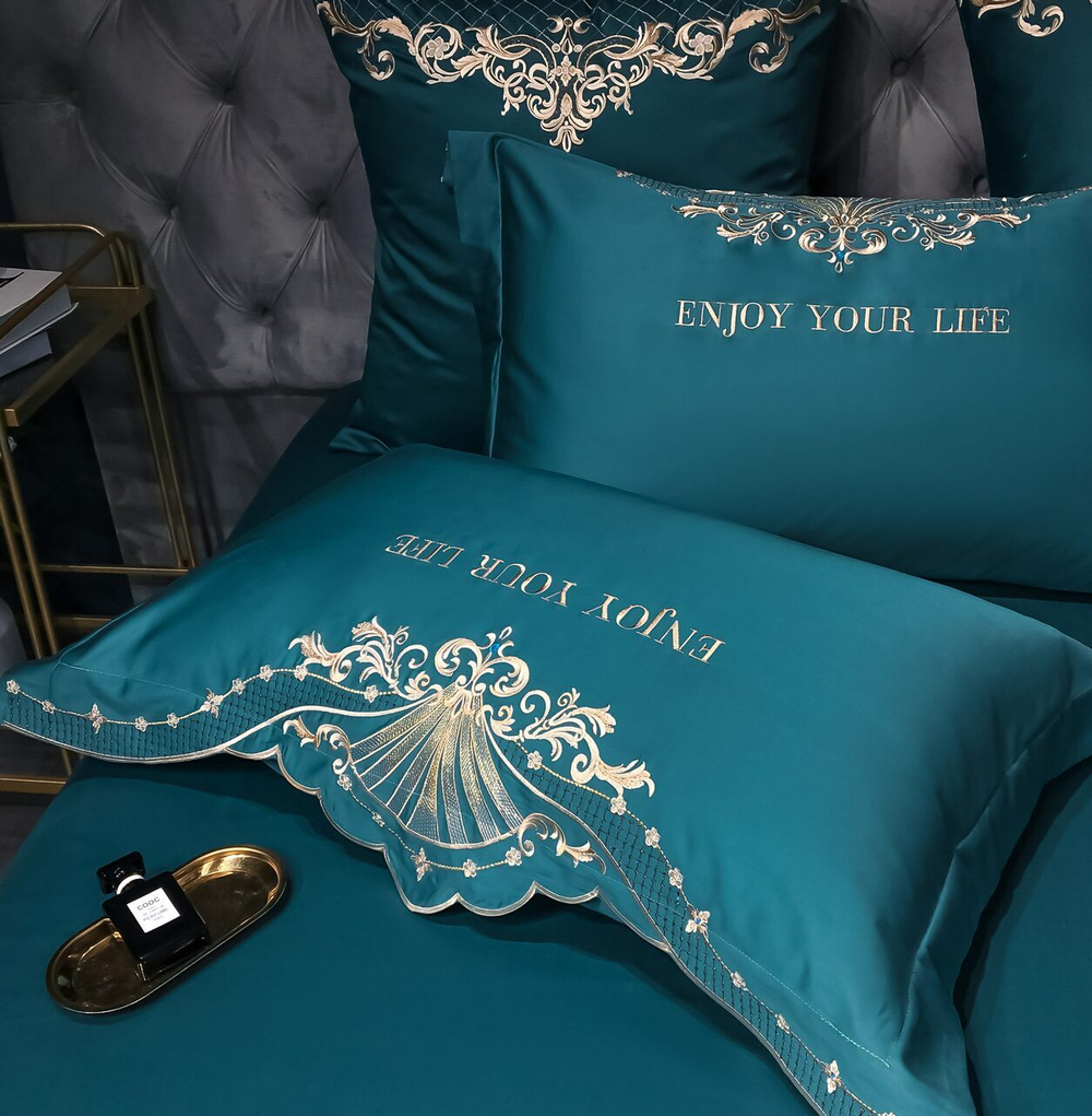 Постельное белье Сатин Гладкокрашеный Вышивка Делюкс на резинке DHCR003