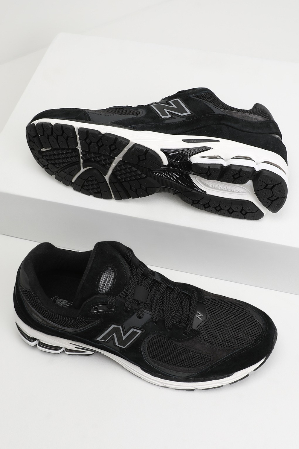 Кроссовки унисекс NEW BALANCE 2002