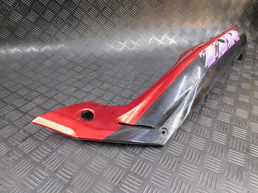 Пластик задний левый Kawasaki ZZR 400 98 053096