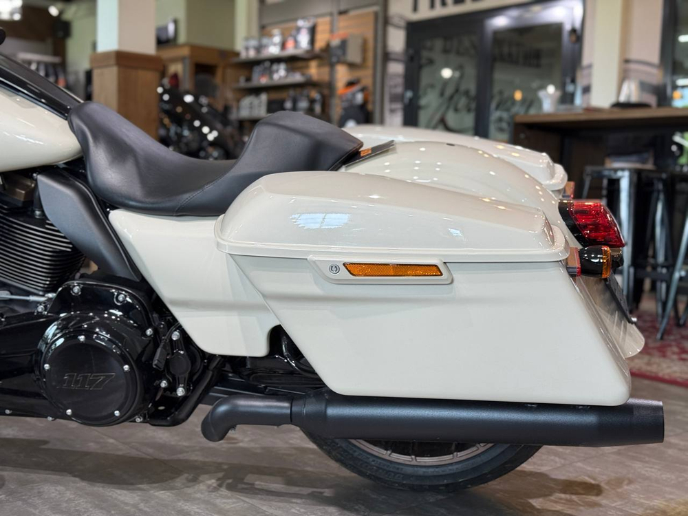 Harley-Davidson Street Glide ST White Sand Pearl / Черный (с НДС)