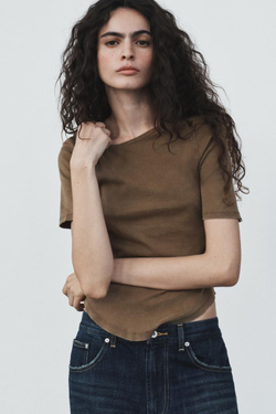 ZARA ФУТБОЛКА С ЭФФЕКТОМ ПОТЕРТОСТИ, ТЕМНО-КОРИЧНЕВЫЙ