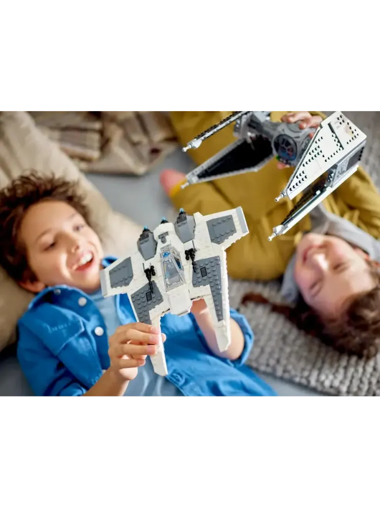 Конструктор Star Wars 75348 Клык мандалорского истребителя