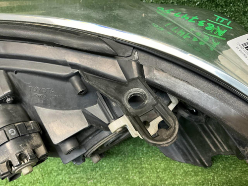 Фара правая Toyota Land Cruiser 200 07-12 галоген