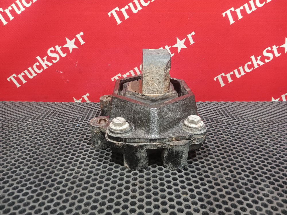 Подушка двигателя 2020г