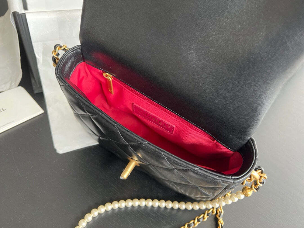 Chanel Flap 18 cm