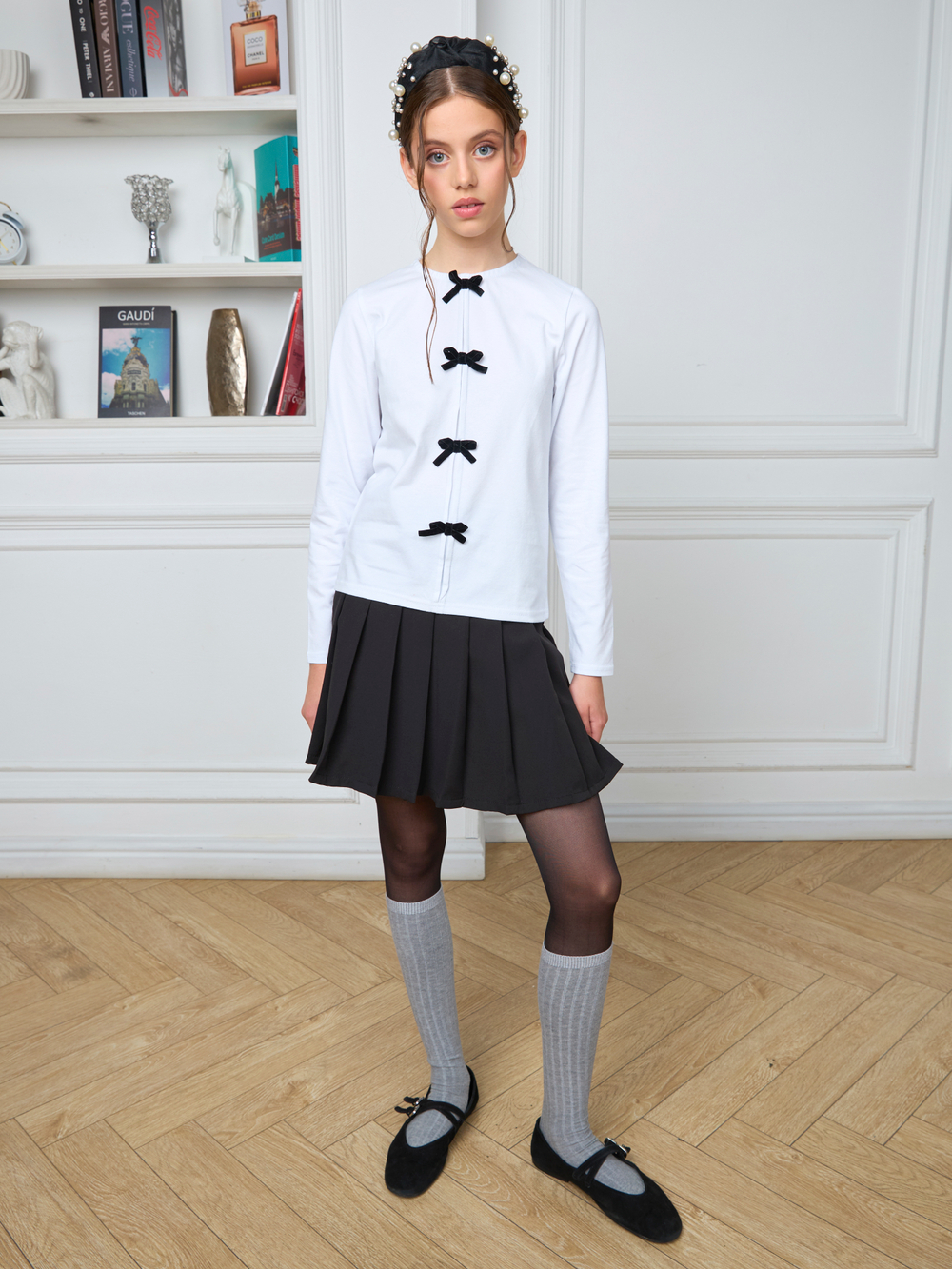 Блузка школьная для девочки с бантиками молочная