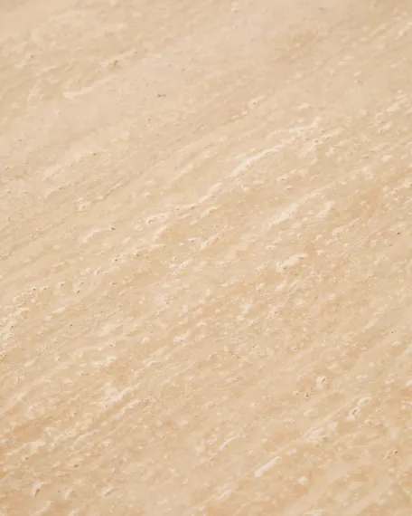 Приставной столик Pirita из бежевого травертина с ножками из дуба натурального цвета, 71 x 70 см