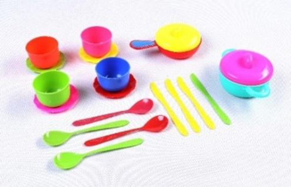Пластмассовый игрушечный набор "Посуда" (17*17*6 см), пакет