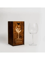 Бокал для вина с гравировкой в подарочной упаковке