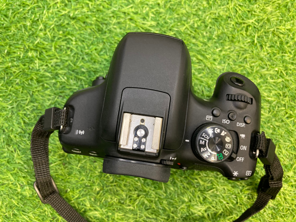 Canon EOS 750D Kit 18-55mm IS II (11.200 кадров)