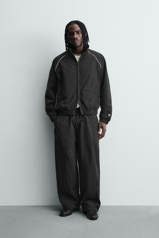 ZARA ДЖОГГЕРЫ ИЗ ВЫСОКОТЕХНОЛОГИЧНОЙ ТКАНИ С КОНТРАСТНЫМИ ПОЛОСАМИ, ЧЕРНЫЙ