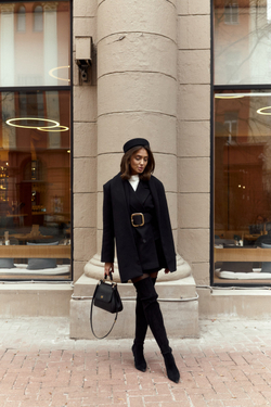 Пальто-пиджак с юбкой в черном цвете