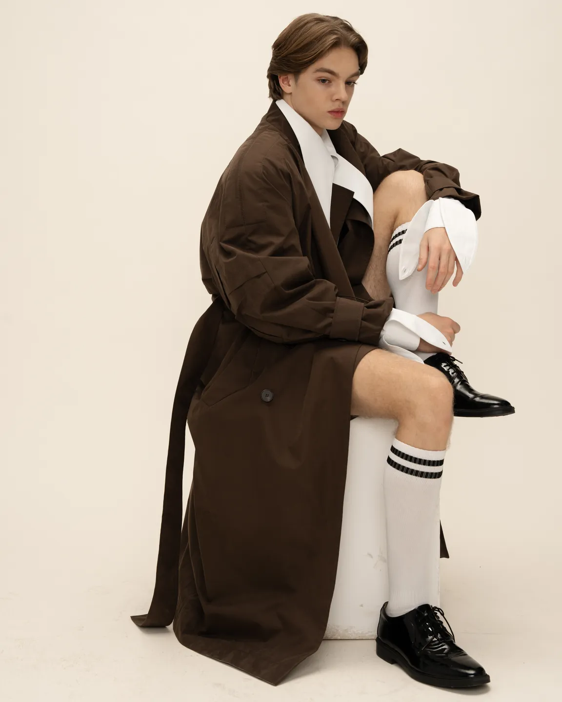 Коричневый тренч 