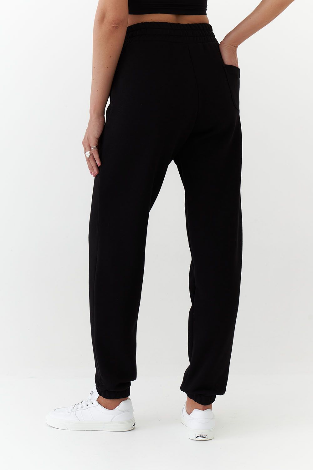 Свободные джоггеры без начеса из премиум футера черного цвета