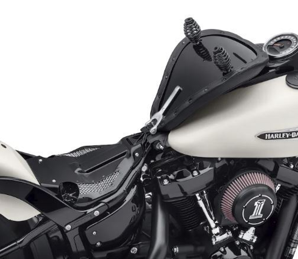 52100029 крепёж седла: крышка подседельная (пластик), 2 пружины (сталь), 6 кронштейнов (сталь и пластик), 13 винтов, 4 шайбы, 2 втулки (все - коррозионностойка