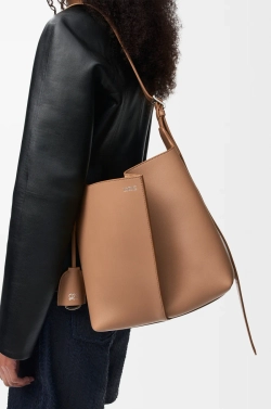 Loewe Средняя сумка-ведро Bilbao из гладкой телячьей кожи, мокко