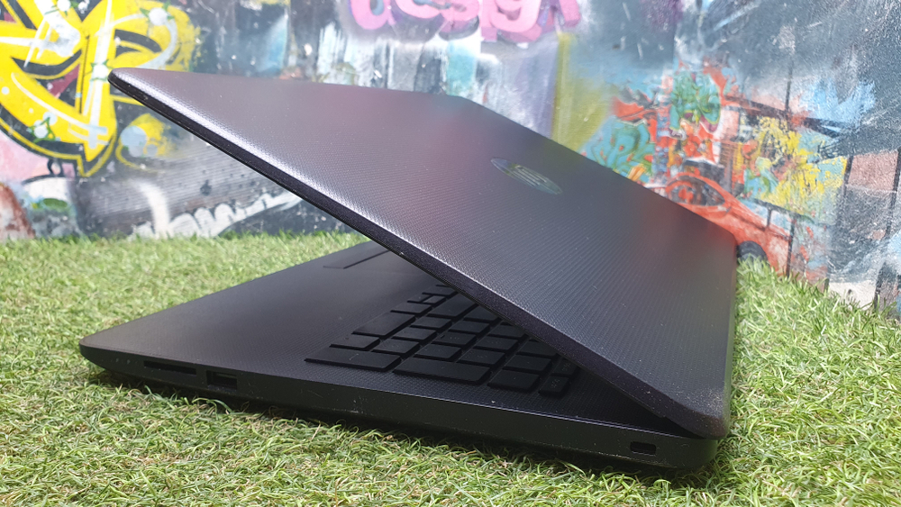 Ноутбук HP A6/4Gb/FHD/15-rb096ur Black (8UN29EA)/Windows 10