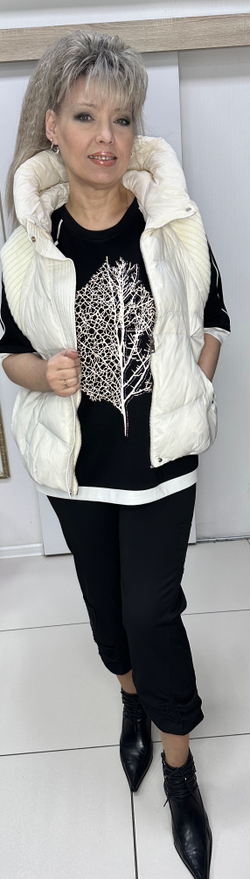 Белый, комбинированный стеганный жилет