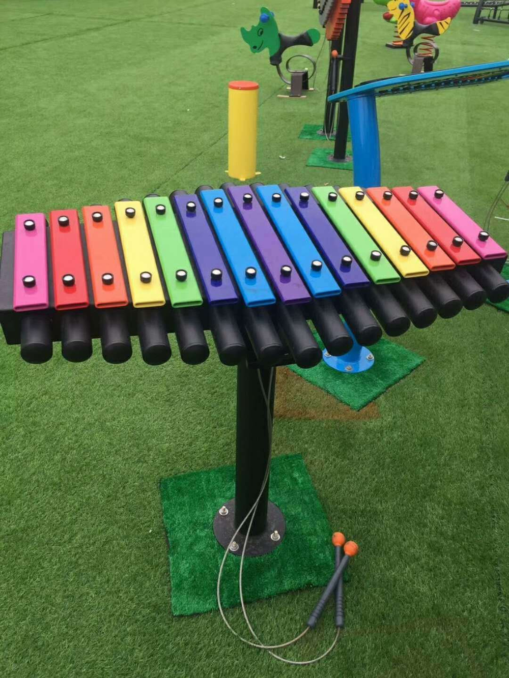 Уличный игровой музыкальный комплекс Конфетти в черном цвете