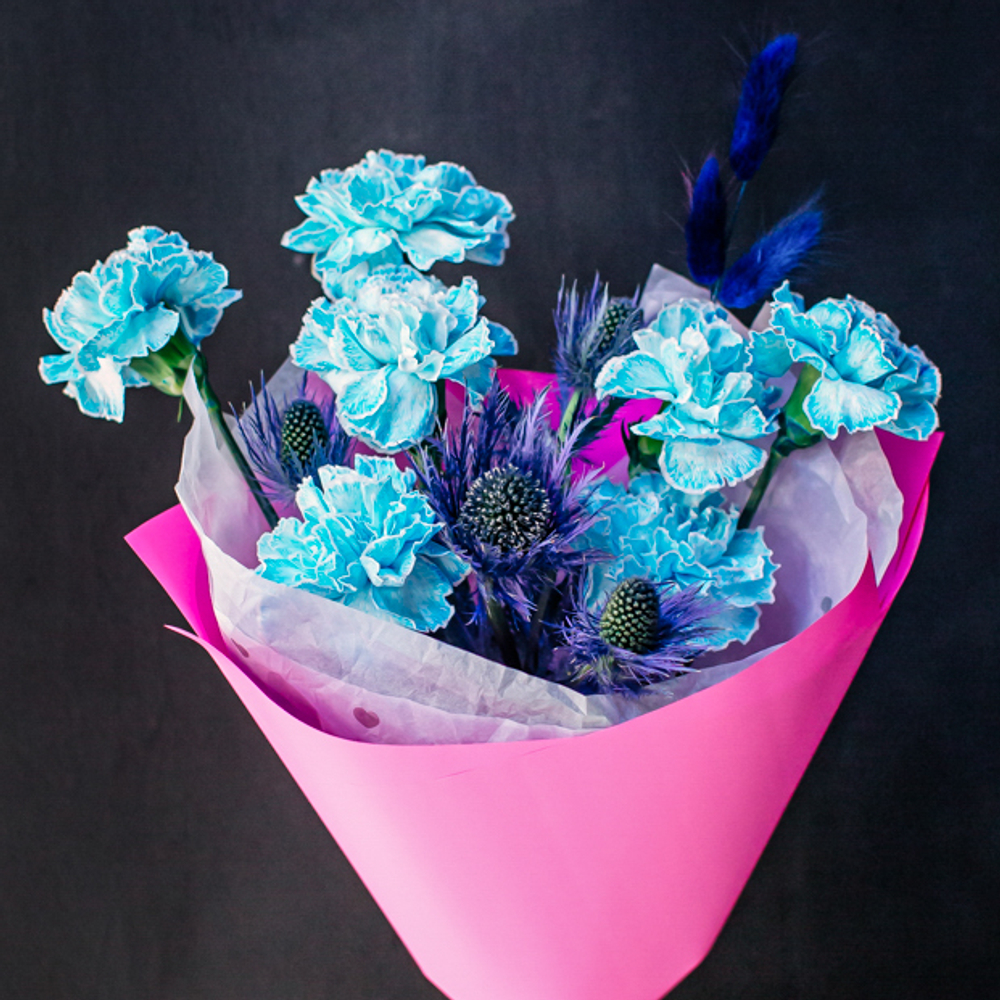 16. Оригинальный букет с эрингиумом и диантусами