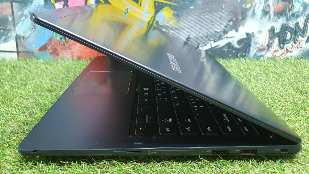 Ультрабук Samsung i5/4 Gb/NP530U4E-K01 [np530u4e-k01ru]/Windows 10