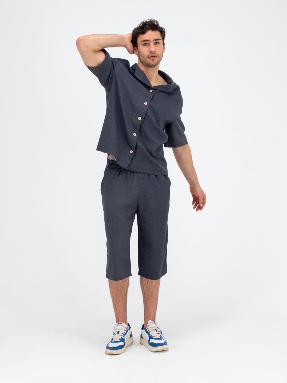 Костюм льняной с шортами. Графит