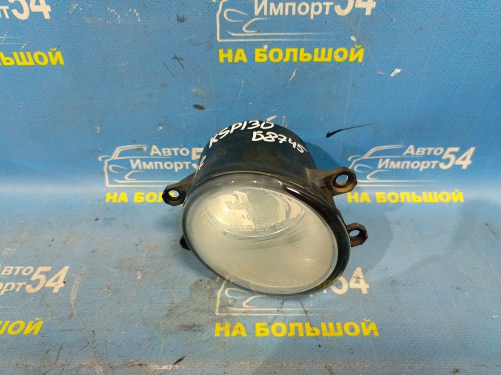 Туманка правая TOYOTA VITZ 2010-2014