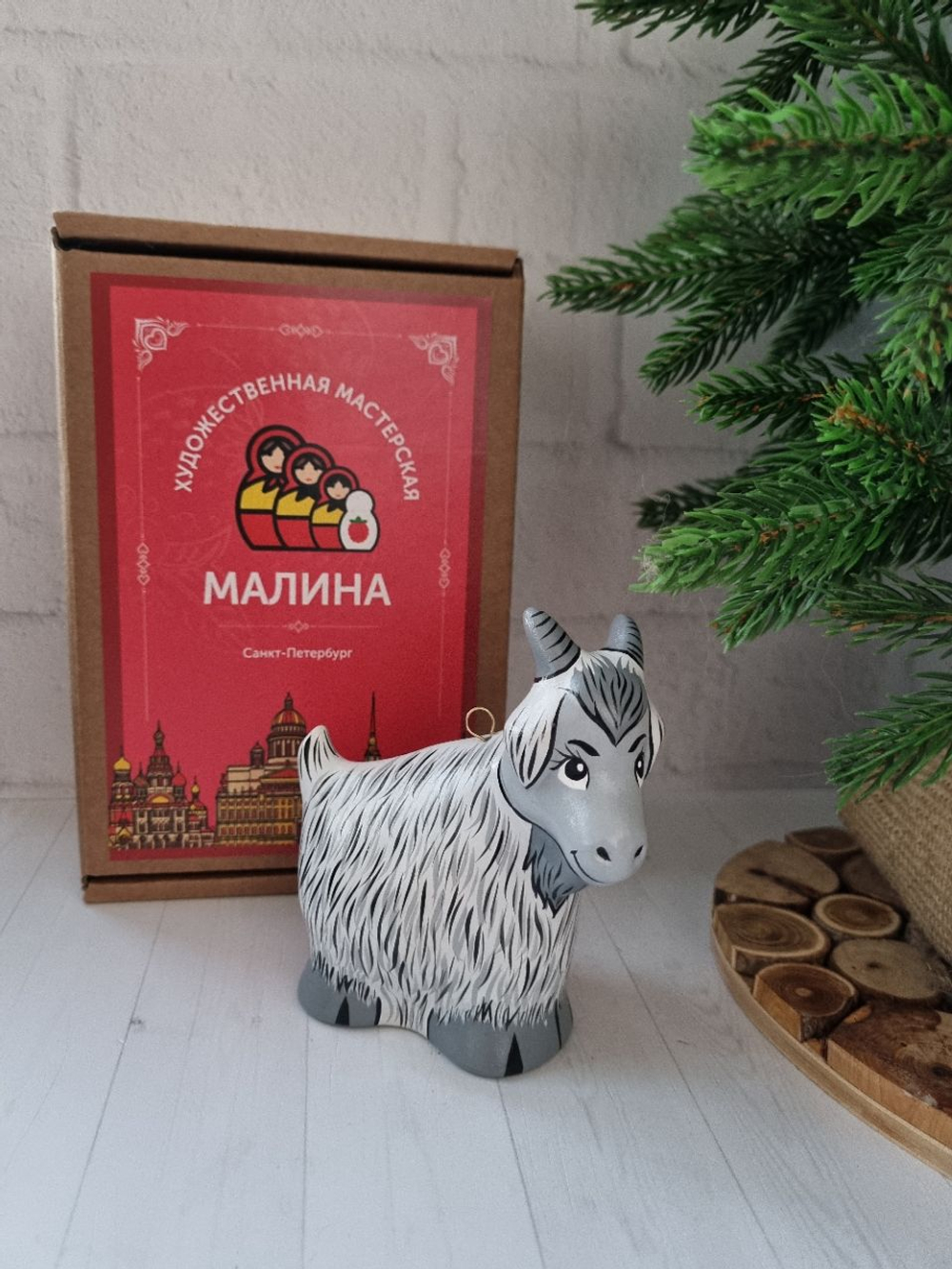 Фарфоровая игрушка козочка серая