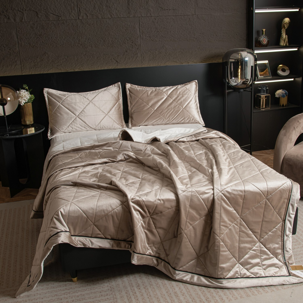 Велюровое покрывало в клетку с наволочками OVL036