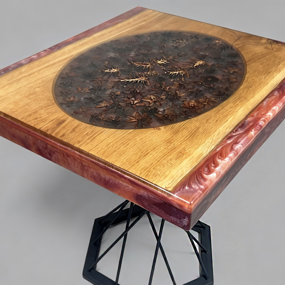 Стол из массива дуба, эпоксидной смолы и шишек.&nbsp; Живой срез дерева с ручной заливкой.