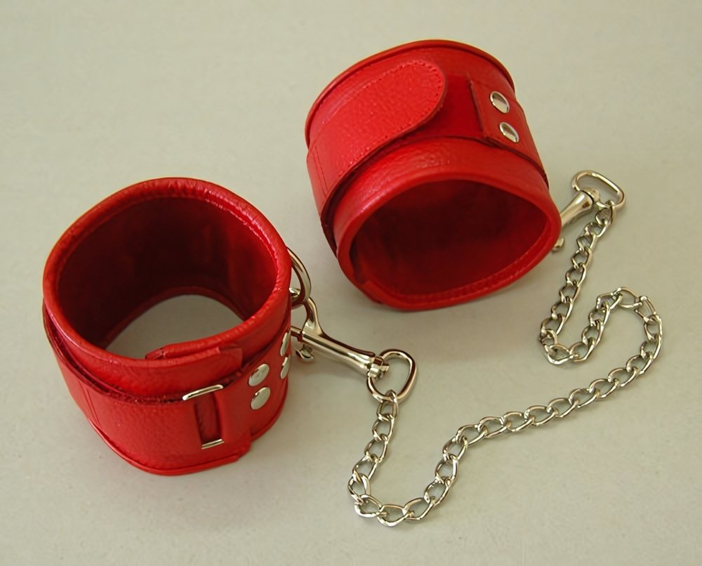 Красные кожаные оковы на липучках (Цвет: красный)