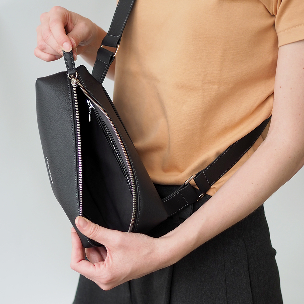 Сумка поясная Slash из кожи теленка, черного цвета