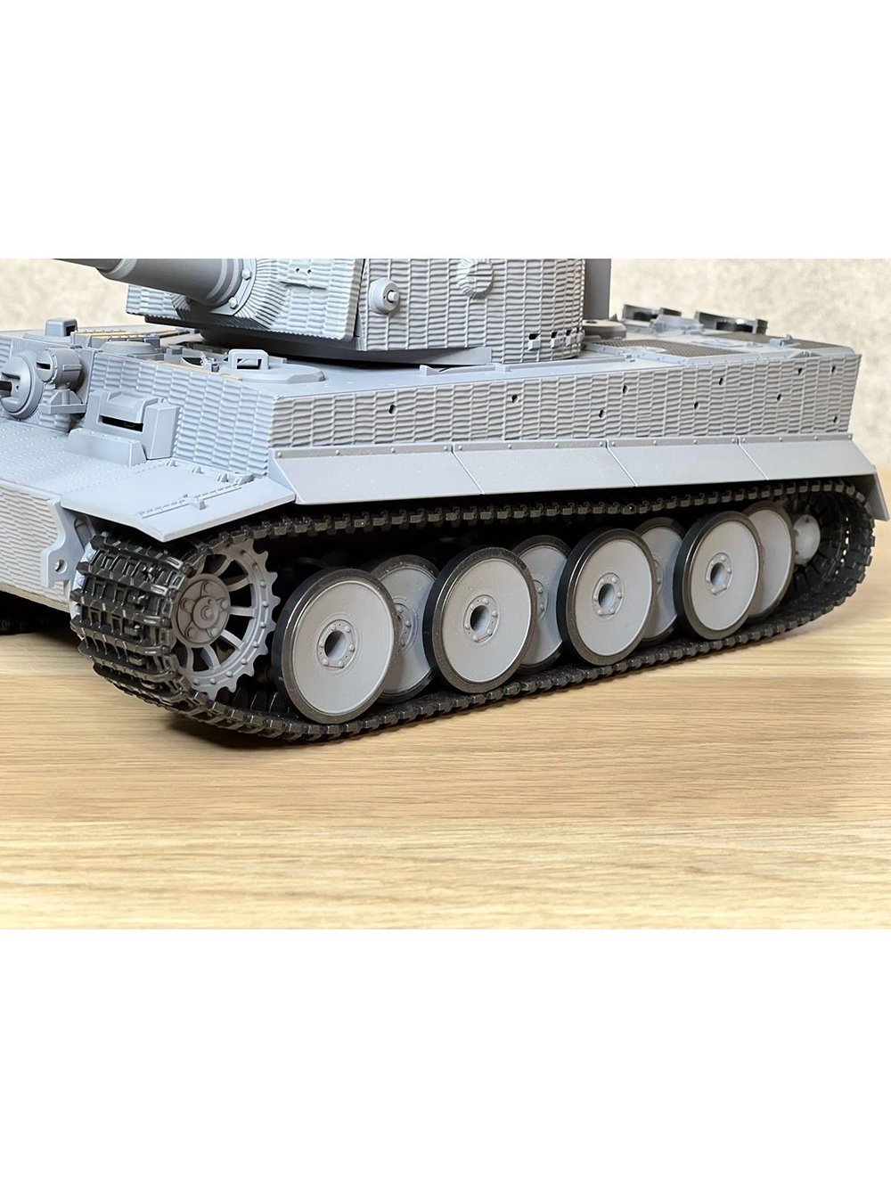 Танк радиоуправляемый, башня вращается, свет и звук (201748340)
