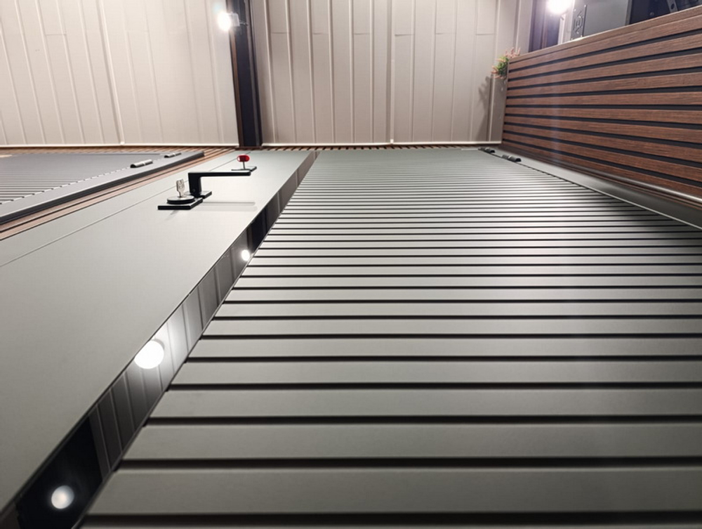 Стальная дверь "Ferrum" с зеркалом (адаптивная замковая часть)