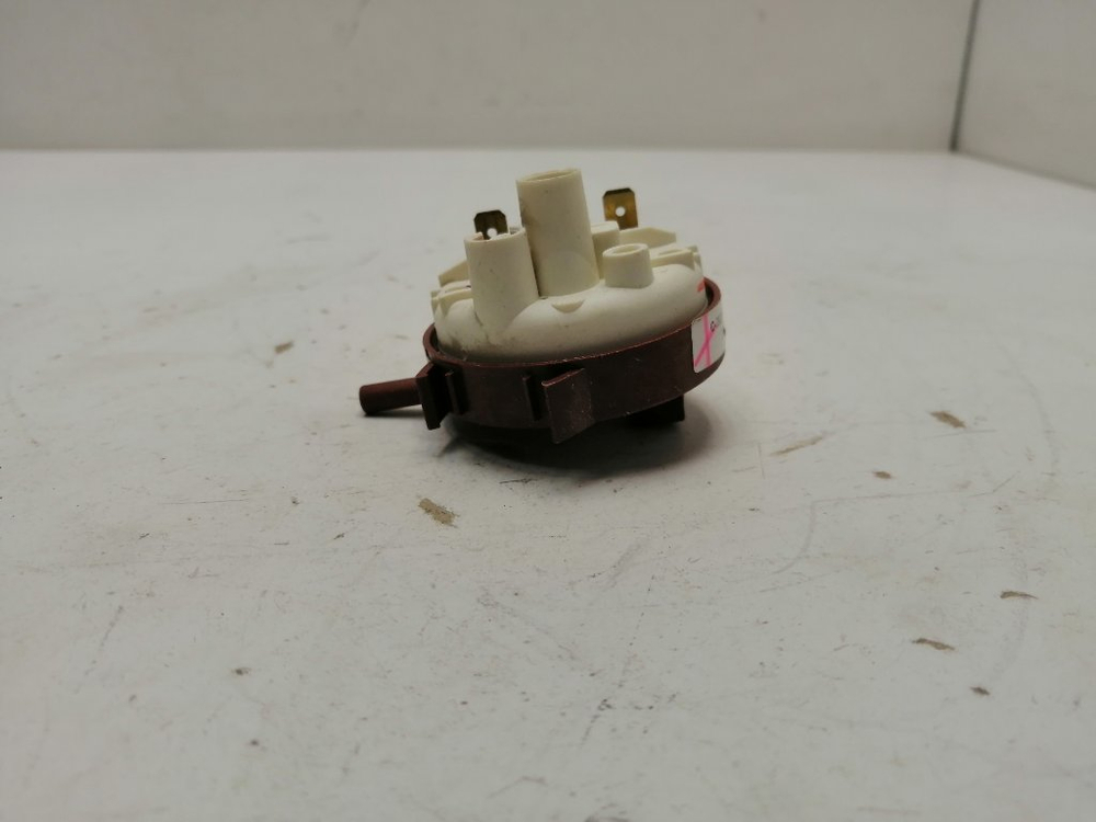 ADP450WH ктп12 Датчик уровня воды для посудомоечной машины Whirlpool 7610051 б/у